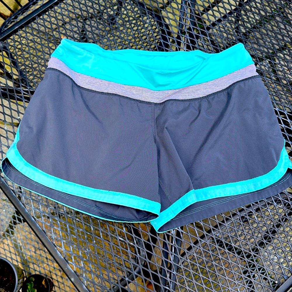 Lululemon running shorts sz 6